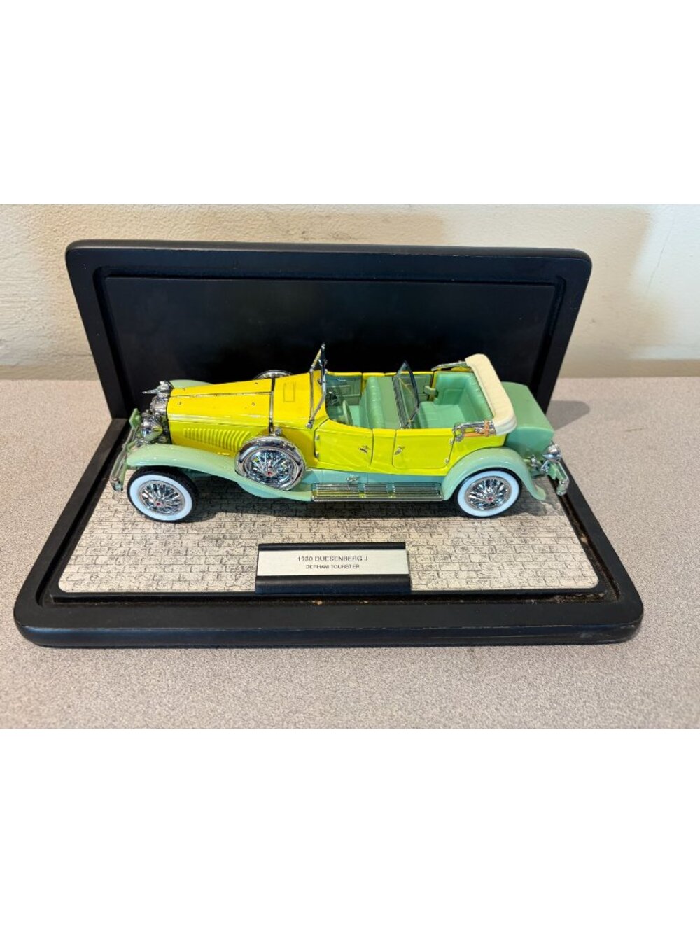 Franklin Mint 1930 Duesenberg J Derham Tourster 1:24 Diecast Yellow w/ Base